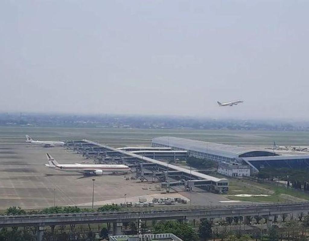 Abu Anak Krakatau Tutup Sementara Bandara Soekarno-Hatta